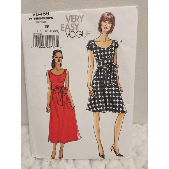 Vogue V8469 Sewing Pattern UNCUT Sizes 14–20 | Very Easy Dress - Picture 1 of 10